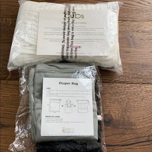 New Comfy Cubs birp cloths and Alvababy diaper bag